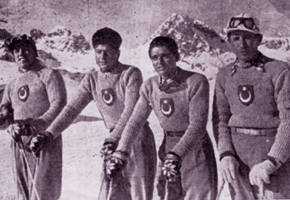 Millî Kayak Ekibi (soldan sağa) Dursun Bozkurt, Osman Yüce, Kerami Sakarya, Tahsin Modaoğlu - 1948’de St. Moritz’de Kış Olimpiyatları...