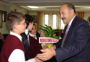 Öğrenciler Başkan Polat'a, Belediye Çocuk Korosu oluşturalım teklifinde bulundu...