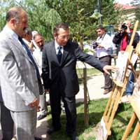 Başkan Polat, fotoğraflar hakkında bilgi aldı