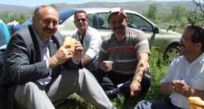 Piknik keyfini kaçırmayanlar arasında Belediye Başkanı H.Ali Polat'ta verdi