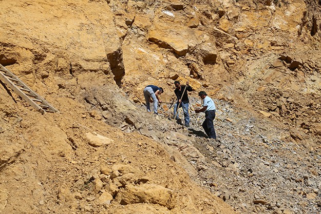 Aydıncık Köyü'nde 200 milyon metreküp doğal taş rezervi