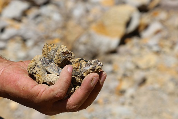 Aydıncık Köyü'nde 200 milyon metreküp doğal taş rezervi