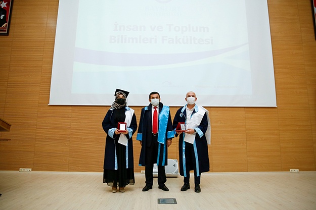 Bayburt Üniversitesi mezunlarını uğurladı