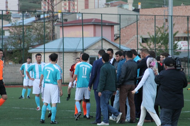 Final maçının startını Çalhanoğlu kardeşler yaptı
