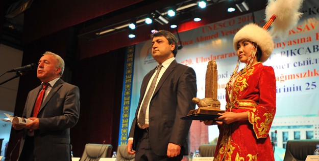 20. Türk Dünyasına Hizmet Ödülleri Türkistan’dan verildi