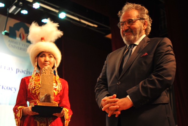 20. Türk Dünyasına Hizmet Ödülleri Türkistan’dan verildi