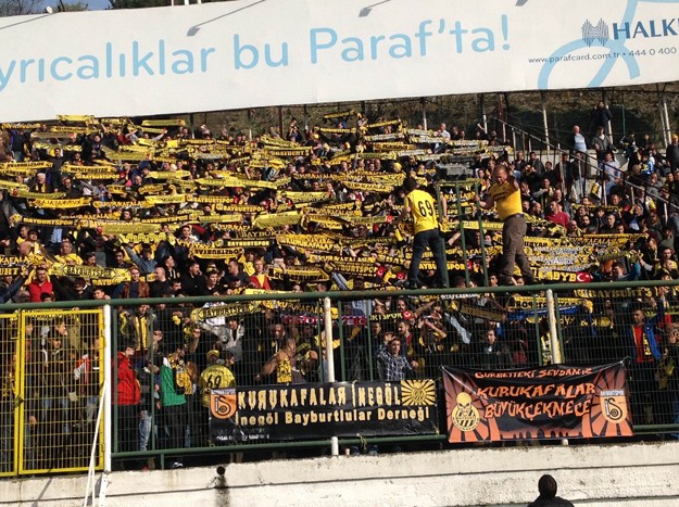 Beylerbeyi Stadı sarı-siyahtı