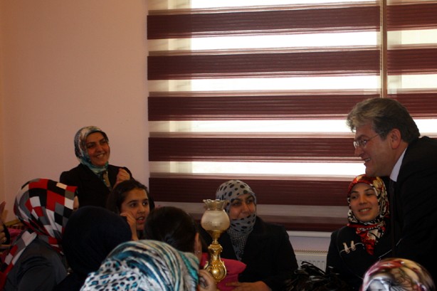MHP'li Aydın kadınlarla buluştu