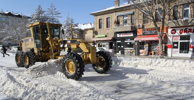 Bayburt Belediyesi'nden kar mesaisi