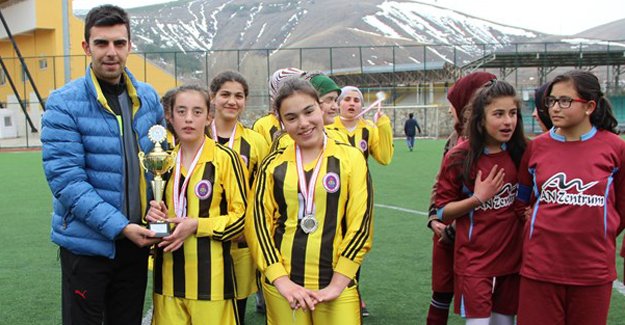 Bayburt'ta ilk kez bayanlar futbol turnuvası