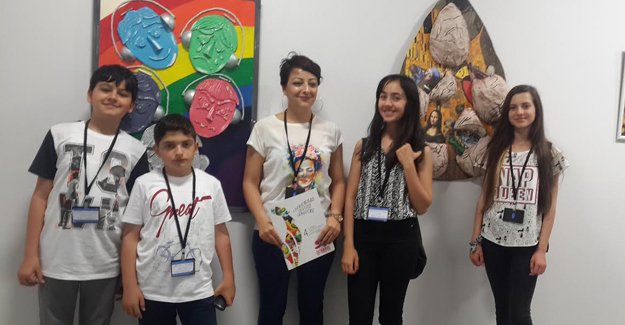 Bayburtlu öğrenciler eserleriyle Gençlik Sanat Bienal'inde