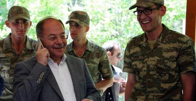 Akdağ'dan Bayburtlu askerin ailesine telefon sürprizi