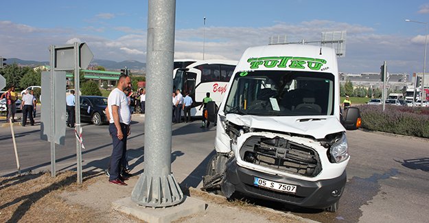 Amasya'da otobüsle minibüs çarpıştı: 3 yaralı