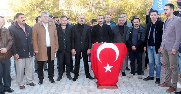 Kamu-Sen: "Türk milletinin hafızasından, andımızı söküp çıkaramayacaksınız"