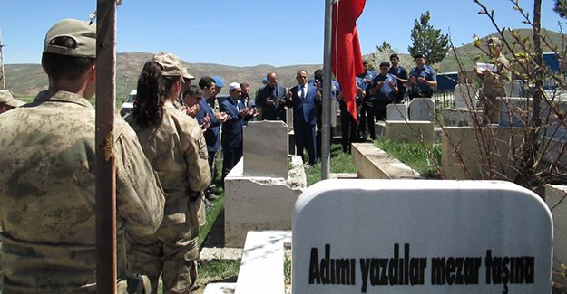 Şehit Türkoğlu mezarı başında anıldı