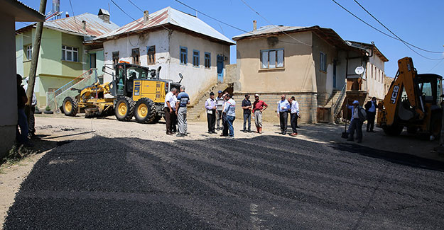Aydıncık köyünde asfalt çalışması