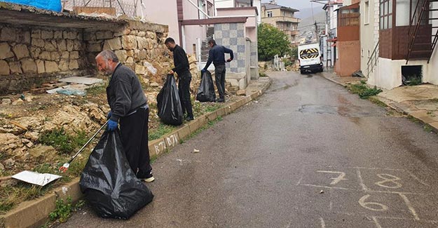 Bayburt'ta mahallelerde sonbahar temizliği