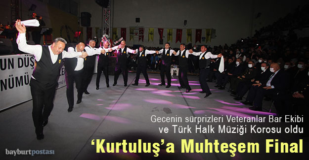 Kurtuluş Gecesi'nde Veteranlar Bar Ekibi ve Türk Halk Müziği Korosu Sürprizi