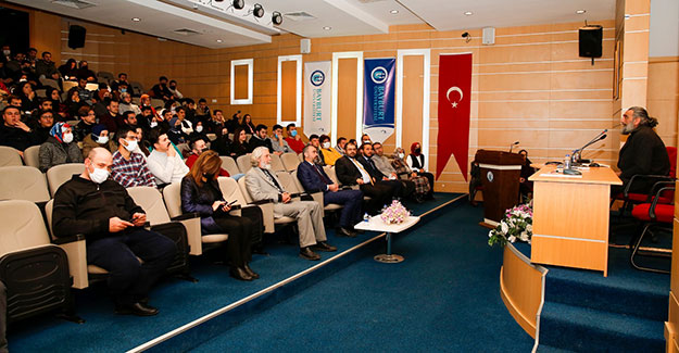 Sahaf Ruhlar Çetin, Bayburt Üniversitesi'nde söyleşiye katıldı