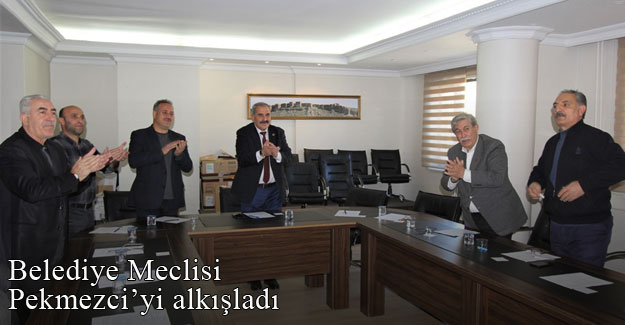 Başkan Pekmezci, Belediye Meclisi'nde alkışlarla karşılandı