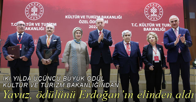 Kenan Yavuz, Kültür ve Turizm Bakanlığı Özel Ödülünü Cumhurbaşkanı Erdoğan'ın elinden aldı
