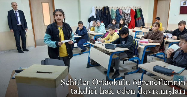 Bayburt'ta ortaokul öğrencileri harçlıklarını depremzedelere gönderdi