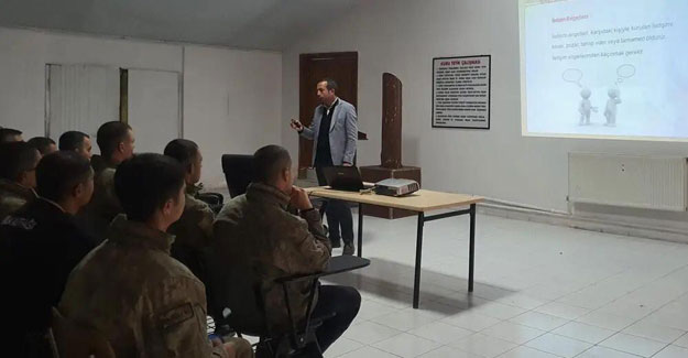 Bayburt'ta askeri personele ’Aile içi İletişim’ ve ’Stres Yönetimi’ eğitimi