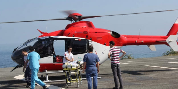 Ambulans helikopter 2,5 yaşındaki bebeğin imdadına yetişti