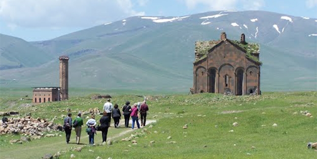 Anadolu'ya yapılan ilk Türk camisi