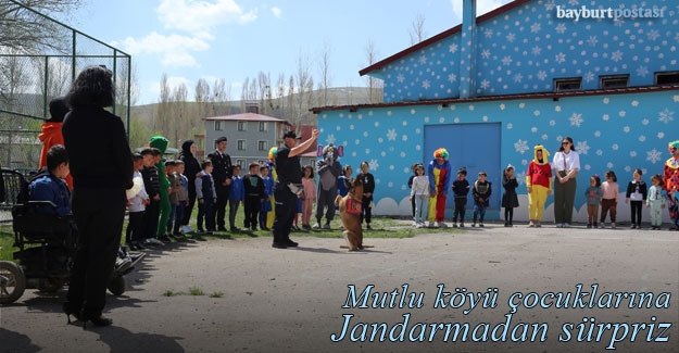 Mutlu köyü çocuklarına Jandarmadan '23 Nisan' sürprizi
