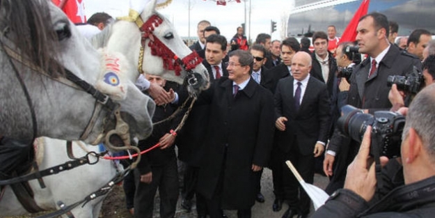 Başbakan Davutoğlu, Erzurum'da