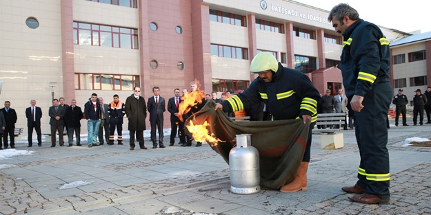Bayburt Üniversitesi'nde yangın tatbikatı