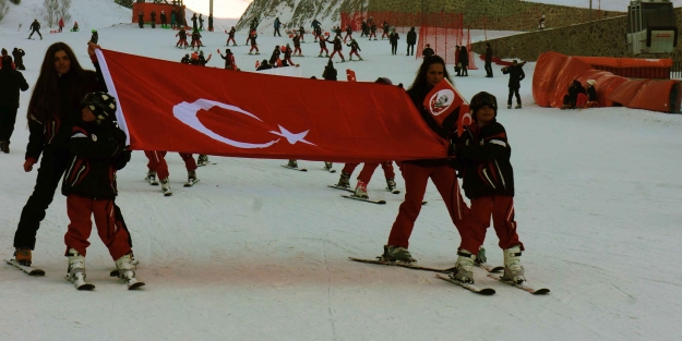 Kayak kursunu tamamlayan 250 çocuğa sertifikaları verildi