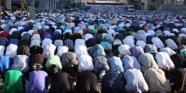 Moskova’da 230 bin Müslüman Ramazan Bayramı namazını kıldı