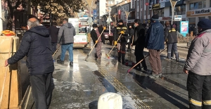 Bayburt'ta cadde ve sokaklarda temizlik devam ediyor