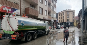 Bayburt Belediyesi cadde ve sokakları yıkıyor