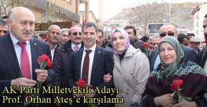 AK Parti Adayı Prof. Dr. Orhan Ateş'e Saat Kule Meydanı'nda karşılama