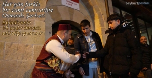 Bayburt'ta teravih sonrası Osmanlı Şerbeti ikram ediliyor
