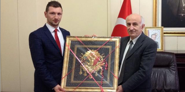 Vali Odabaş'a Osmanlı Tuğrası hediye edildi