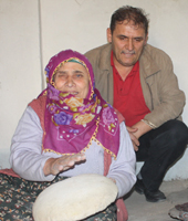 Çiğdemtepe köyünde Bedriye Eraslan'a ulaşma çabamız içerisinde bizlere aracı olan Şakir Eraslan’a teşekkür ederiz...