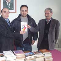 Gönül Dostu Program Yapımcısı Mehmet Öksüzer (Ortada)