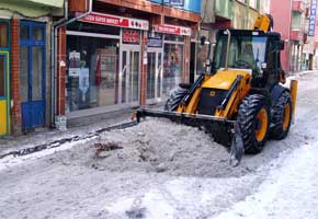 Belediyenin kış mesaisi: Karla mücadele