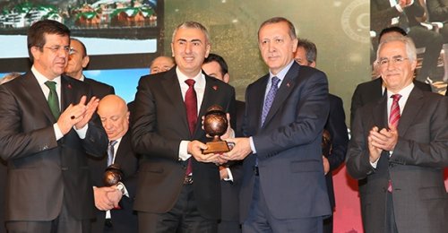 Erdoğan'dan Bayburt Grup'a ödül 