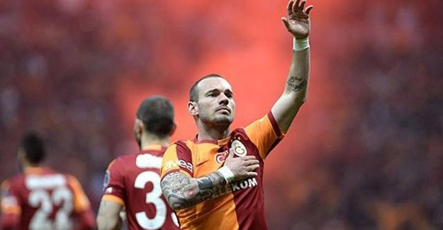 Sneijder'in ayakta alkışladığı 'o' isim Bayburt Grup'ta